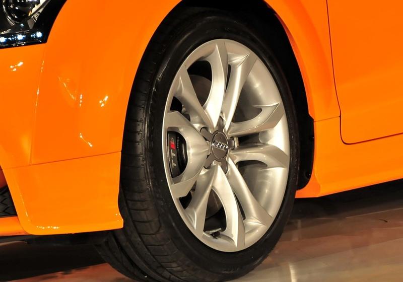 2011�� TTS Coupe 2.0TFSI quattro