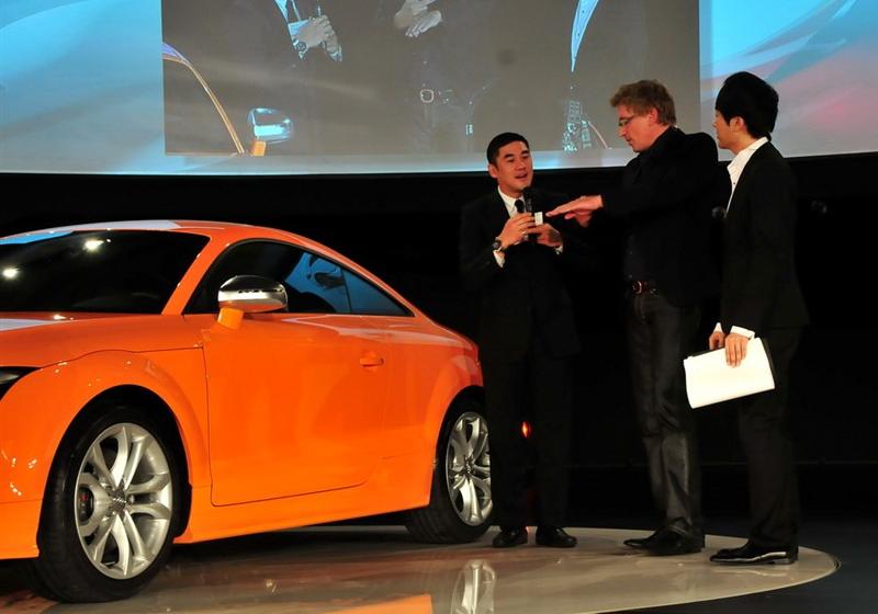 2011�� TTS Coupe 2.0TFSI quattro