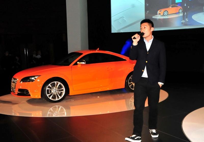 2011�� TTS Coupe 2.0TFSI quattro