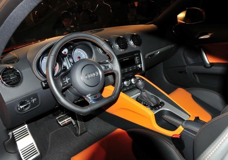 2011�� TTS Coupe 2.0TFSI quattro