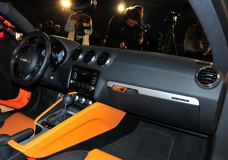 2011�� TTS Coupe 2.0TFSI quattro