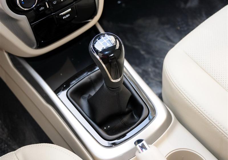 2013�� 1.6L �ֶ������� ��V