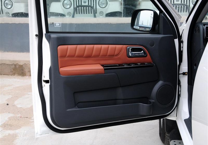 2013款 2.4L欧洲版 四驱领航型小双排