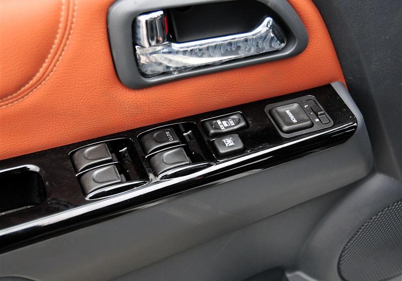 2013款 2.4L欧洲版 四驱领航型小双排