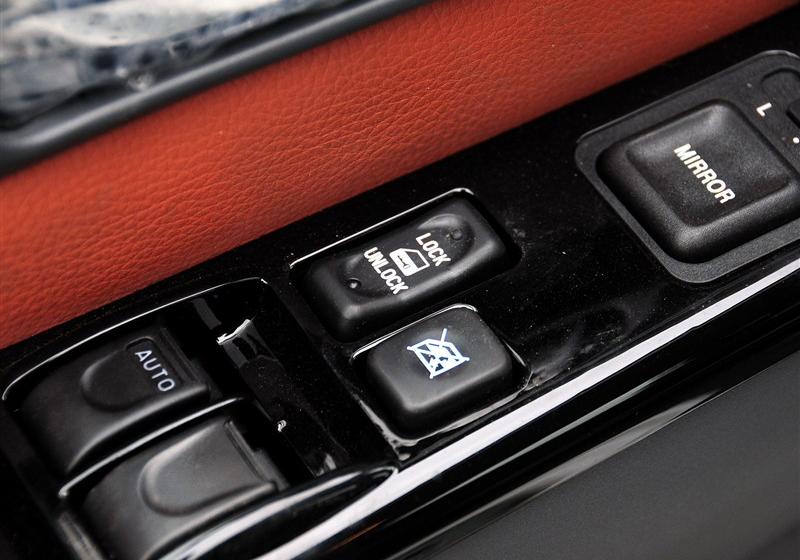 2013款 2.4L欧洲版 四驱领航型小双排