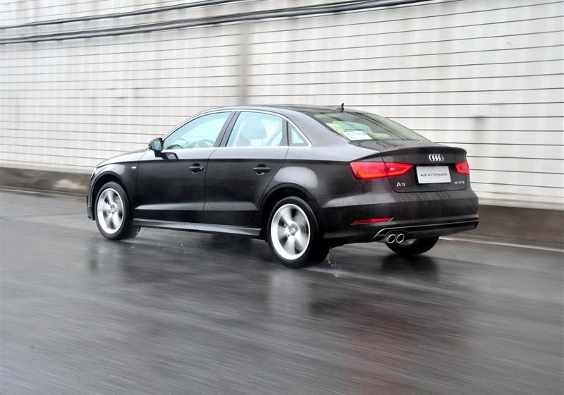 2014�� Limousine 40 TFSI S line������