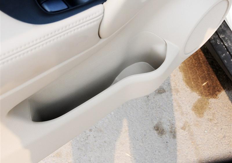 2014 2.0L CVTʱа 2WD