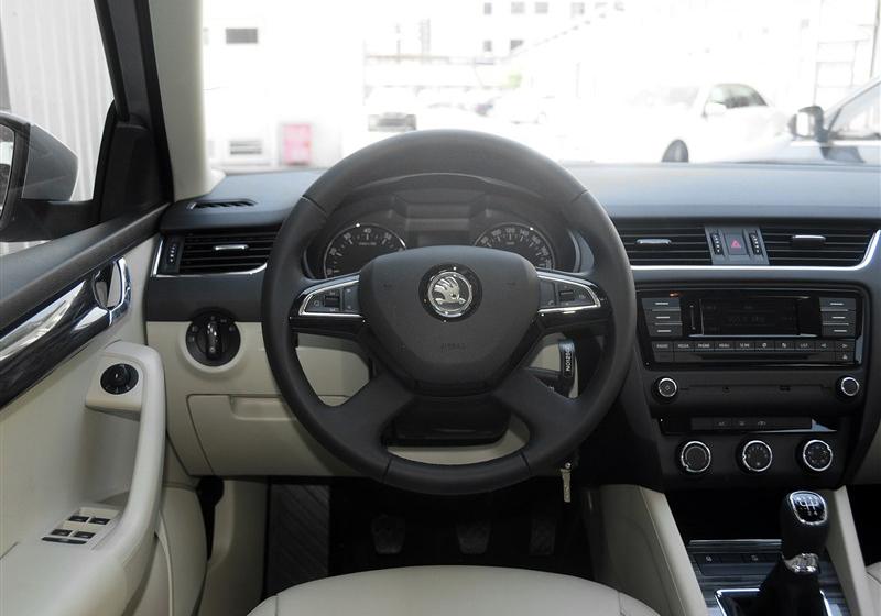 2015�� 1.6L �ֶ��ݿ���