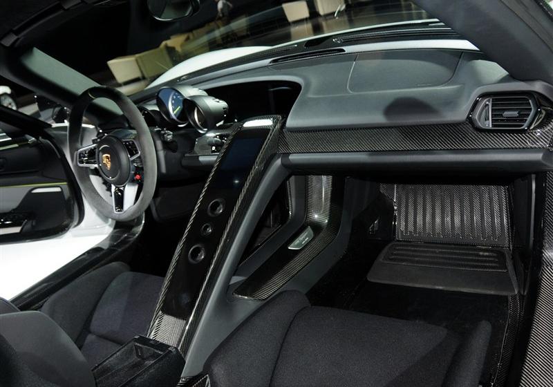 2014 Spyder Weissach package 4.6L