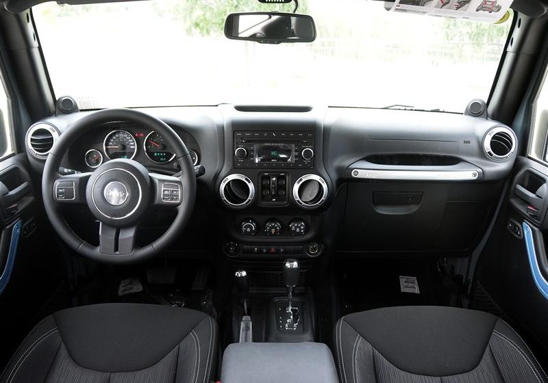 2014 2.8TD Ű Sahara