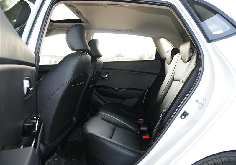 2012  1.6L AT Premium