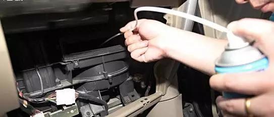 只需三步,教你轻松清理汽车空调!