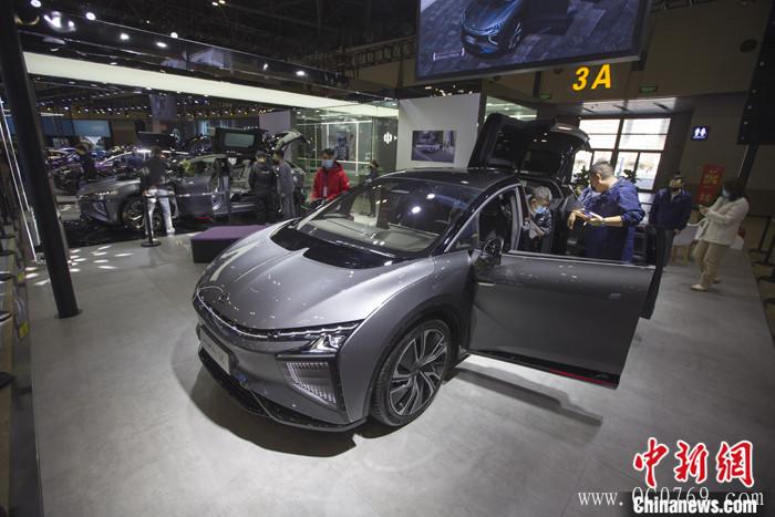 图为12月1日,山西太原,市民试乘新能源车。 <a target='_blank' href='/'>中新社</a>记者 张云 摄 图为12月1日,山西太原,市民试乘新能源车。 <a target='_blank' href='/'>中新社</a>记者 张云 摄