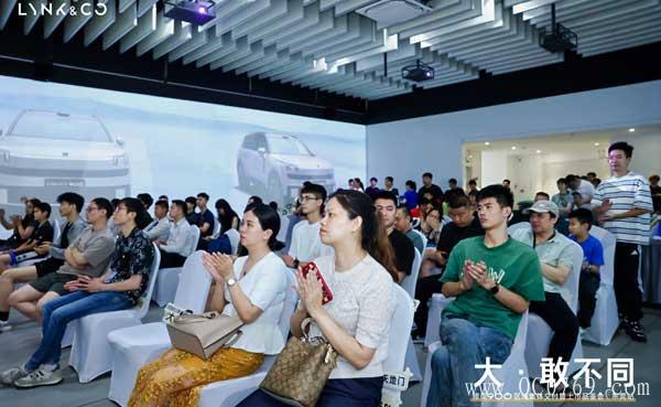 19160712b905a6a4e34336.jpg 15.jpg